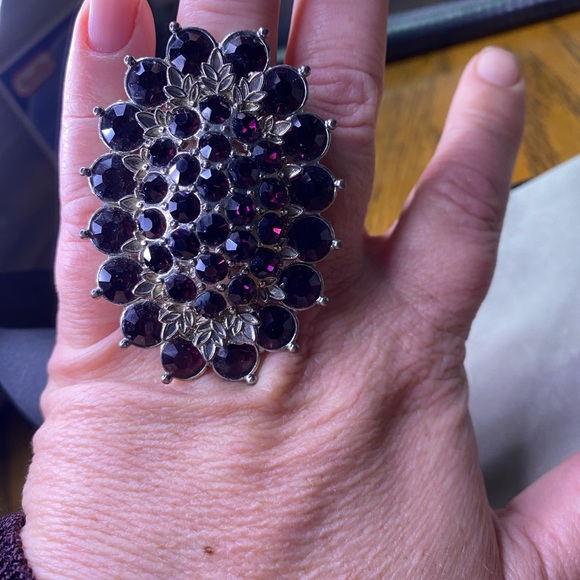 Amethyst colored crystals in a large One Size ring - Picture 7 of 7